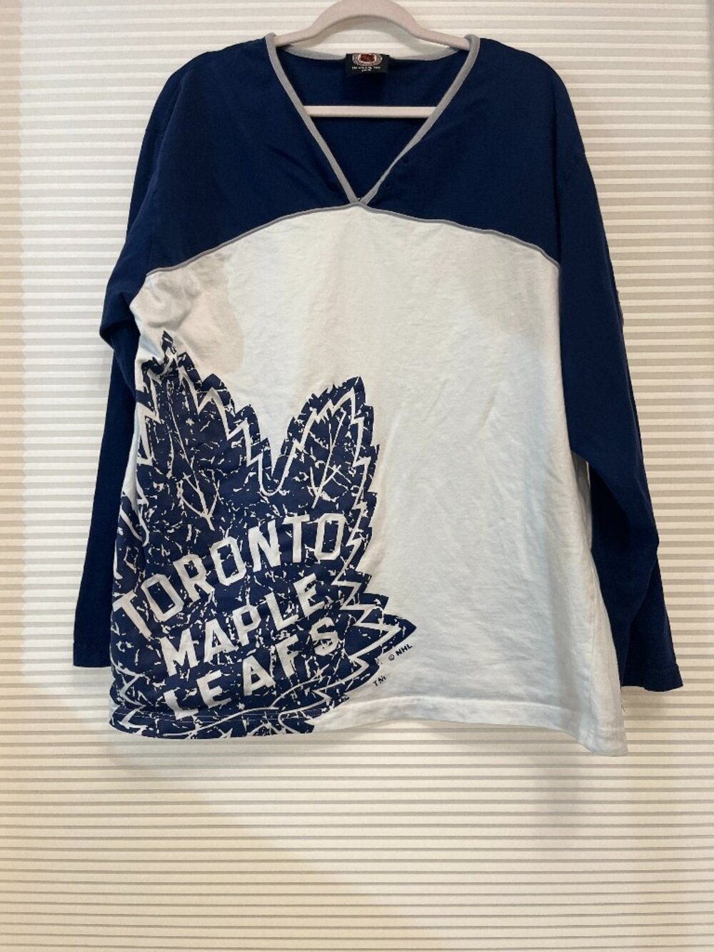 NHL Womens Toronto Maple Leafs V-neck long sleeve shirt